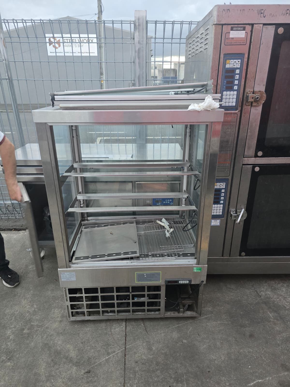 Refrigerated display equipment